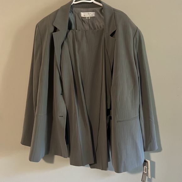 Grey and ivory Plus size jacket and pantsuit - Picture 2 of 5